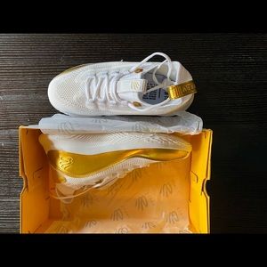 Men’s Under Armor Curry 8 Size 10